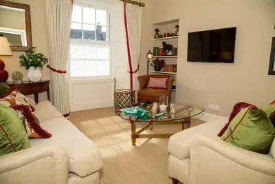 Image de Stylish 3‑Bedroom Central St Andrews Townhouse with Courtyard, Parking & Walk to Old Course