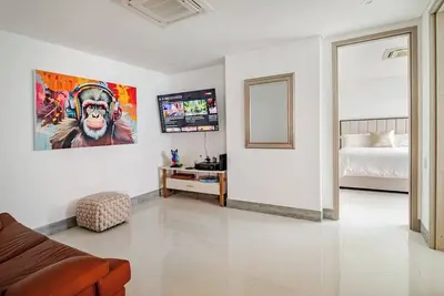 Image de Super Luxury Beachfront 4br w/ Ocean view Balcony and Staff