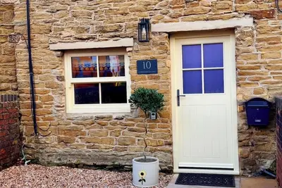 Image de Derbyshire Cottage, recently refurbished, romantic 4-poster bed