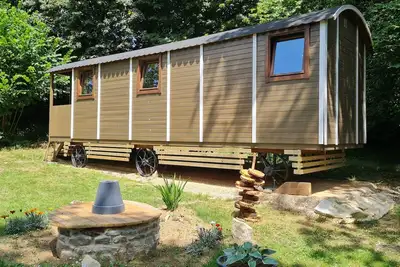 Image de Parenthèse bien-être en roulotte – Sauna nordique & bain froid, nature et calme