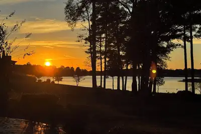 Image de The Blue Heron Lakehouse! Superb 6-Br home Logan Martin Lake in charming Lincoln