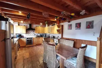 Image de Maison avec beaucoup de cachet et du caractère. Proche nature et commerces.