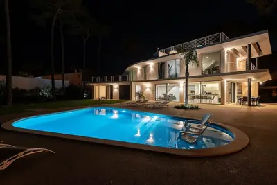 Image de Amazing 5 bedroom Holiday Villa with Sky Bar, Pool, Garden, great Beaches & Golf