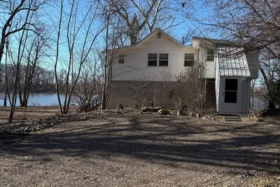 Cozy 1 bedroom waterfront cottage