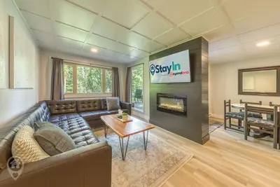 2bdrm | Toby | Steps to Gondola