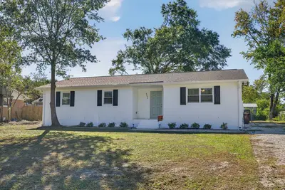 Image de King bed, Ev charger, minutes from Uncw, Ilm Airport, area beaches and downtown.