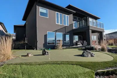 1- bedroom Large, Cozy Executive luxury suite