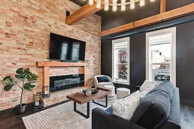 Image de 1br King Suite Overlooking Downtown Collingwood