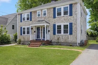 Image de 2-Bed Apartment in Middletown. 2 miles to 1st Beach, 1. 8 miles to Thames St.