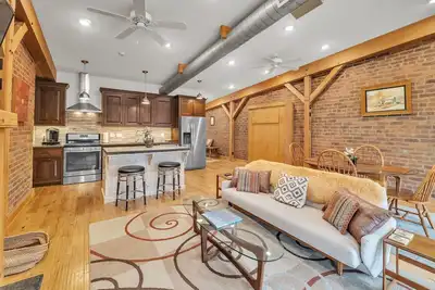 Image de Light-Filled Loft on Abingdon’s Main Street. Sleeps 4, Walk Everywhere