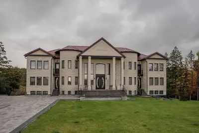 Perfect Group Getaway Large House with Style