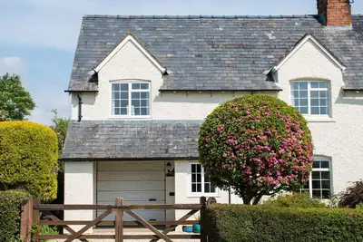 Image de Glencoe Cottage, pet friendly, with open fire in Broadway