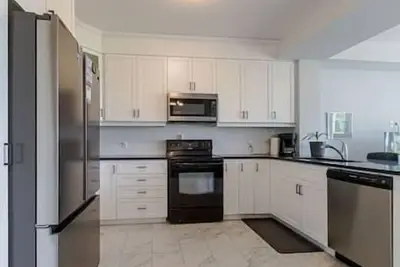 Spacious 3br | Sleeps 10 | Free Parking & Wi-Fi