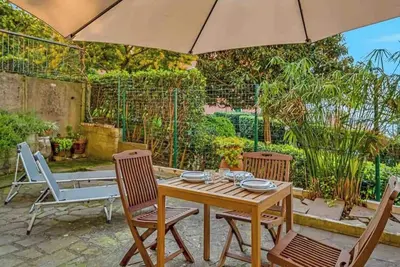 Image de Discover the charm of the Ligurian Riviera by staying in this welcoming holiday home in Lerici, perfect for couples and families. With a double bedroom, a bathroom and a kitchen, the house is ideal for those seeking tranquility and comfort. In addition, a