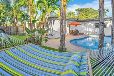 Image de Palm Fiction - Saltwater Pool / Hard Rock Casino