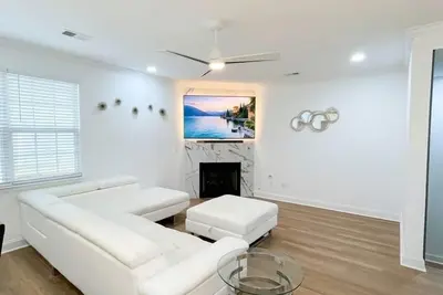 Image de gorgeous 3-bed condo in Chs for your getaway, close to downtown and beach's