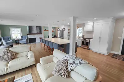 Image de Pool Paradise in Omaha with Private Pool + Diving Board + Patio + Grill, 4br