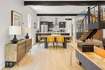 Image de Highlands Square Modern 3br – Yard, Grill & Garage