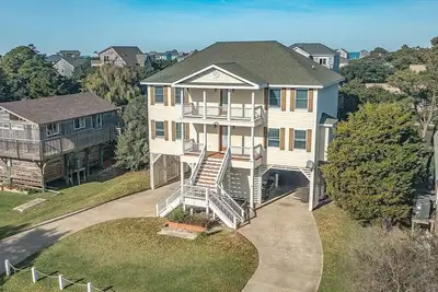 Image de Canal-front, dog-friendly home in Frisco offers everything you need.