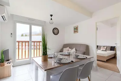 Image de Appartement cosy avec terrasse et Wifi à Saint-Lary