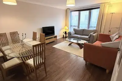 Image de Spacious Apartment on a quiet street 1 min from Smithfield Square.
