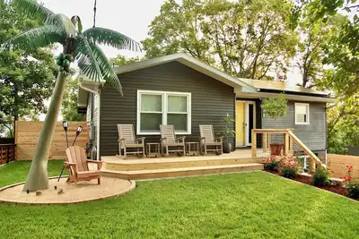 Image de B-Town Oasis Sleeps 6, Private Outdoor Space, Scenic View, Downtown Branson