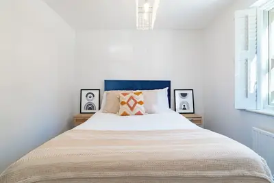 Image de Perfect 7-bedroom house in Peterborough for your next getaway