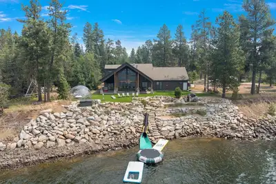 Image de Lakehome-Hot Tub-Sauna-Zip Line-Climb Wall-Firepit