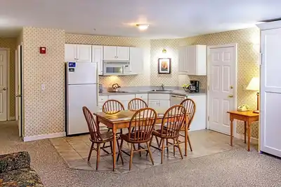 Image de Deluxe 2 connected suites, 2 beds, 2 bath, full kitchen at the Eastern Slope Inn