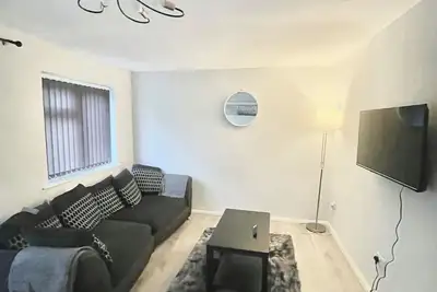 Image de 3 - Bedroom House in Bletchley| Ready for Contractors & Guests |Milton Keynes