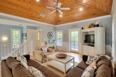 Image de 6 Bikes! Ride Golf Cart to Beach & Pool! ~ The Star of the Sea in Magnolia Cottages on 30a