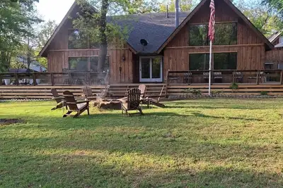 Image de Big Sandy Lodge 2 blocks to lake with pool, hot tub, fire pit and dock.