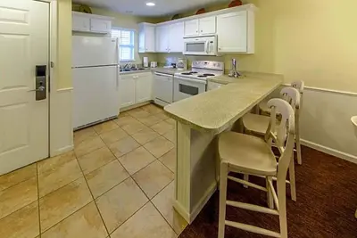Image de 🏠Great Clean+Comfy 2/2 Lee! Lr/Dr/K(Open)! Pool, Fp, Jacuzzi, Gym+KidsStuff! A/C🌞