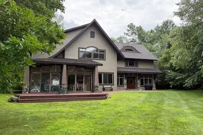 Image de 6+ bedroom luxury retreat on Bone Lake - just 90 minutes from Minneapolis!