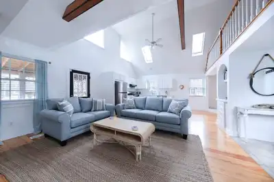 Image de Entire Hyannis Home - Near Downtown & Beaches