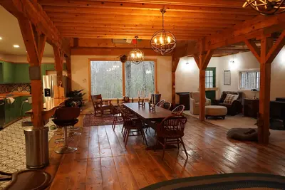 Image de Cozy cabin, sleeps 8, on 50 private acres, with streams, meadows, and woods.