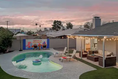 New! Modern Home on Mill Ave. Pool. Pet Friendly.