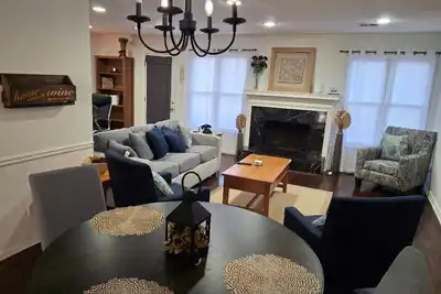 Image de Your Home Away From Home Cozy Retreat!