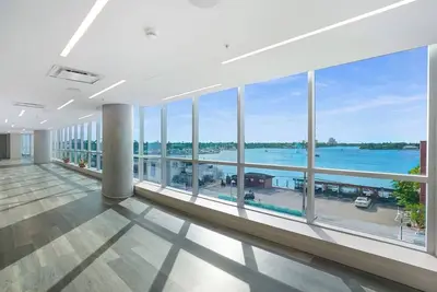Image de Luxury Condo | Serene Balcony View