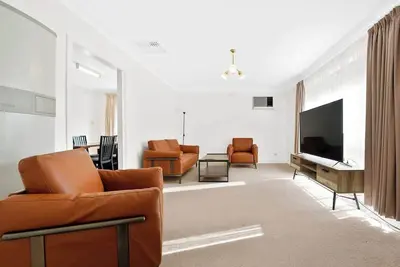 Image de Prime Location 3br Family Home 3-Min Walk to Shops