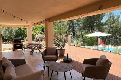 Image de \"L'Oustau de la Roche\" 4* \nCadre idyllique à 10min de Vaison-la-Romaine!