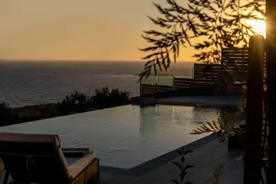 Villa Bespoke, sea view, heated pool, jacuzzi, 2bd