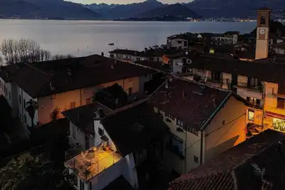 Image de Elegant historic house a few steps from the lake, with garden and terrace overlooking the lake