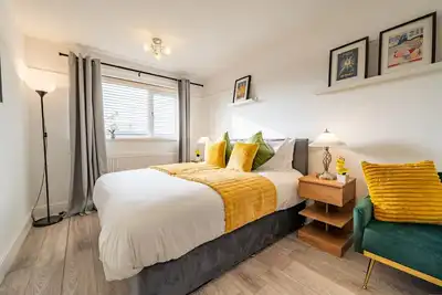 Image de 3 Bedroom Home | Free Parking | Sleeps 5 | Castle