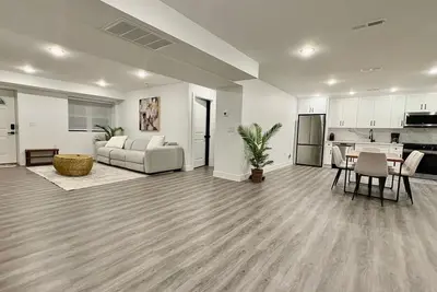 Image de Cozy 1-bedroom Apartment Ground level