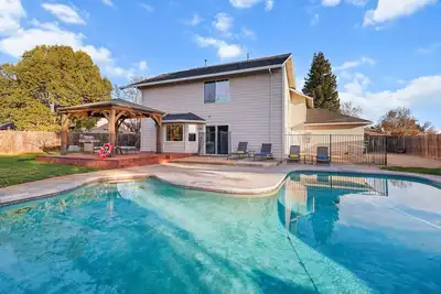 Image de Evergreen Retreat Spacious + family friendly