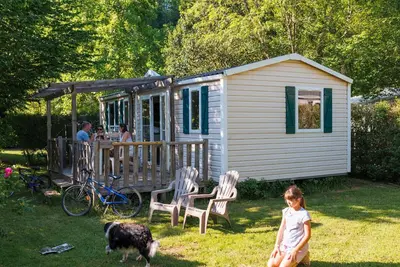 Image de Mobil-home pour 7 personnes avec terrasse à la Bastide-de-Sérou