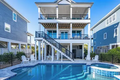 Image de 20% Spring Savings! Renovated & Gorgeous Beachfront w/ Private Pool