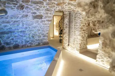 Kaza Bella - Marais Apartment with private mini pool