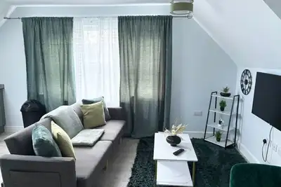 Image de Elegant Retreat 6 Mins Drive from Ferry + Parking